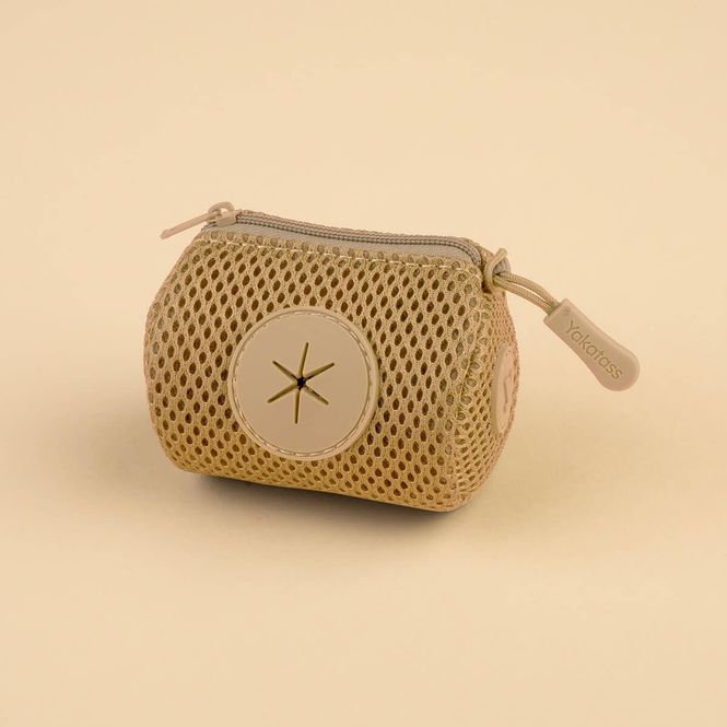 Hovedbilde Yakatass basjepose holder